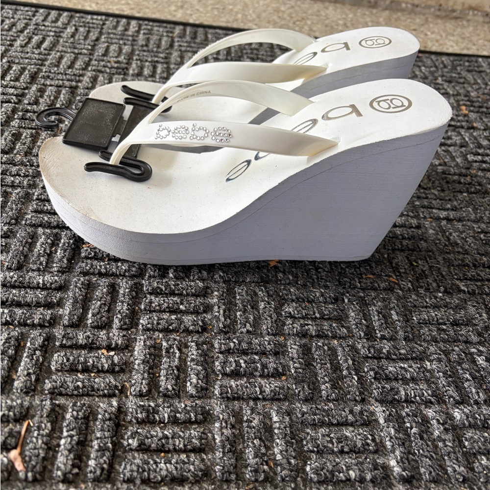bebe White Patent Thong Sandals with Logo - Picture 2 of 2
